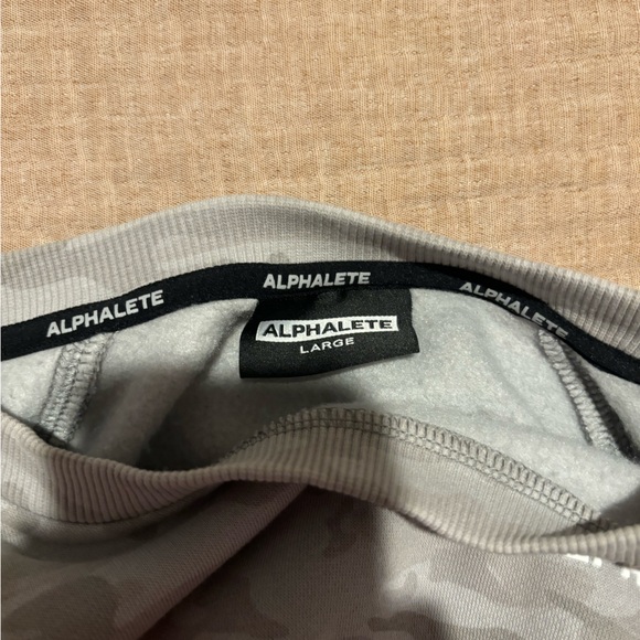 Alphalete Gray Camo Cropped Sweatshirt - NEVER WORN - Picture 3 of 3